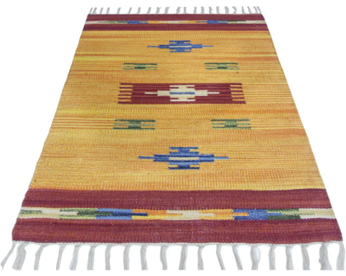 Vzorovaný koberec so strapcami