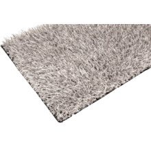 Kus umelého trávnika s krátkym vlasom