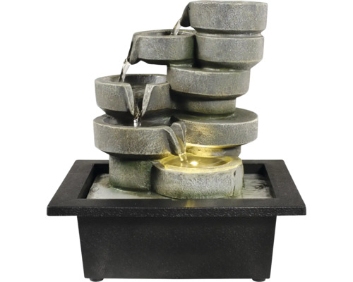 Dekoratívna interiérová fontána s piatimi úrovňami a osvetlením