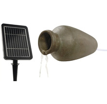 Solárny chrlič vody s dizajnom urny a solárnym panelom