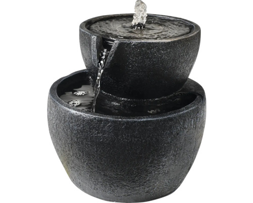 Izbová fontána s dvoma miskami a prúdom vody