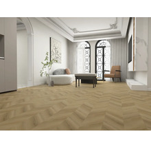 Svetlá obývacia izba s parketami v tvare rybej kosti, sedacím nábytkom a dekoratívnymi prvkami