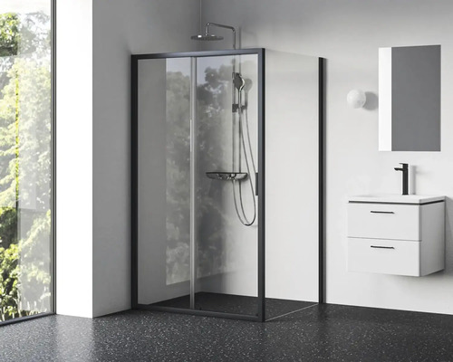 Kúpeľňa so sprchovacím kútom s posuvnými dverami, skrinkou pod umývadlo a zrkadlom