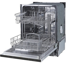 Otvorená umývačka riadu s košmi na riad