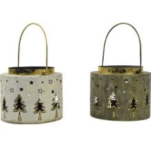 Dve dekoratívne lampáše s výrezmi hviezd a vianočných stromčekov.