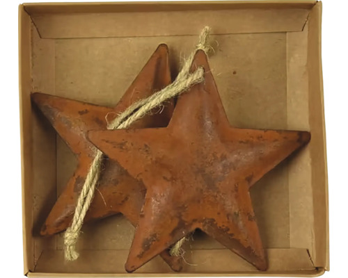 Dva kovové prívesky v tvare hviezdy so šnúrkou v krabici