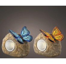 Dve záhradné svetlá so vzhľadom kameňa s motýlími motívmi