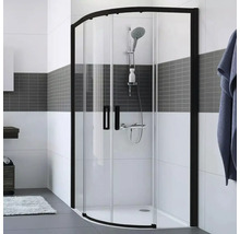 Sprchovací kút s rohovým vstupom a čiernym rámom v kúpeľni