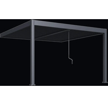 Voľne stojaca lamelová pergola s kľukou na nastavenie lamiel.