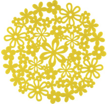 Žltá dekorácia na stôl s kvetinovým dizajnom