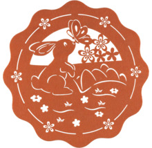 Dekorácia s motívom zajačika, motýľa a kvetov