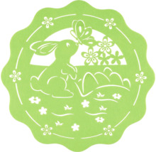 Dekorácia s motívom králika, motýľa a kvetov