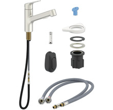 Kuchynská batéria s montážnym príslušenstvom a flexibilnými pripojovacími hadicami