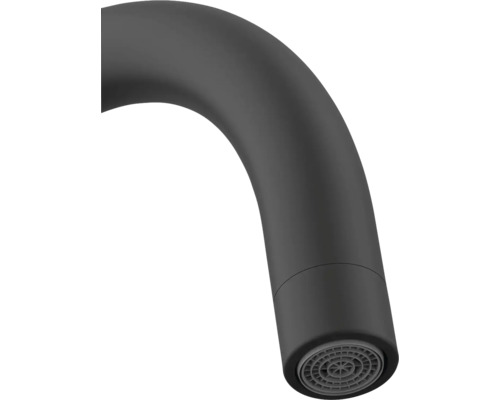 Detail čierneho výtoku vodovodnej batérie