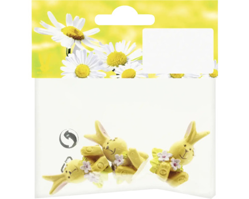 Balenie s tromi žltými figúrkami zajačikov s kvetinovou výzdobou