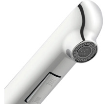 Detail chrómovanej vodovodnej batérie