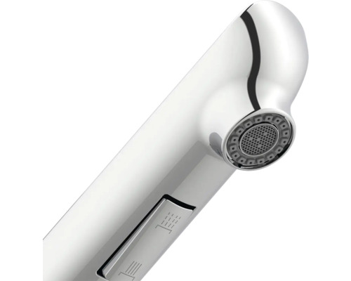 Detail chrómovanej vodovodnej batérie