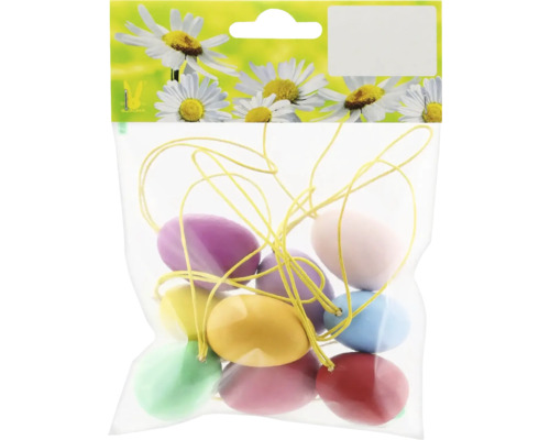 Balenie farebných plastových veľkonočných vajíčok so závesom