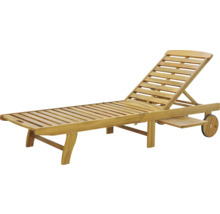 Drevené ležadlo s nastaviteľným operadlom a kolieskami