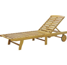 Drevené ležadlo s nastaviteľným operadlom a kolieskami