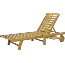 Drevené lehátko s nastaviteľným operadlom a kolieskami do záhrady