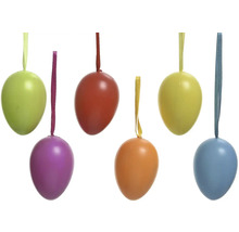 Viacfarebné veľkonočné vajíčka so stužkami na zavesenie