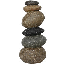 Dekoratívna kamenná skulptúra so šiestimi naskladanými kameňmi