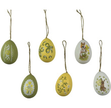 Dekoratívne veľkonočné vajíčka s rôznymi motívmi a závesmi