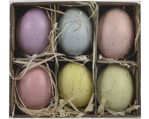Šesť dekoratívnych veľkonočných vajíčok v krabici so slamou