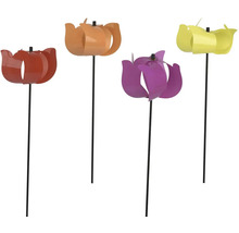 Záhradné veterníky v tvare tulipánov v rôznych farbách