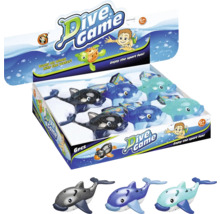 Potápačská hra s plávajúcimi zvieracími figúrkami v prezentačnom boxe