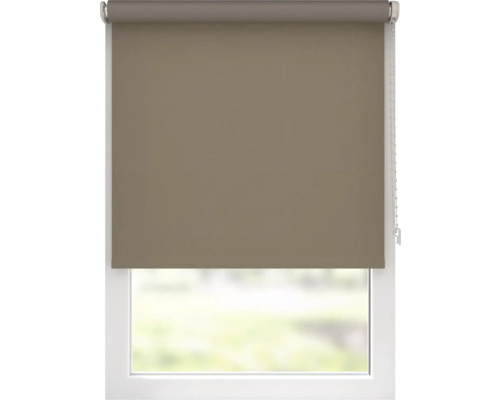 Okno so stiahnutou roletou