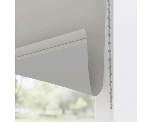 Roleta s retiazkovým ovládaním na dekoráciu okien