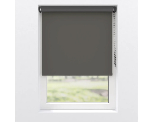 Tmavosivá roleta na okne