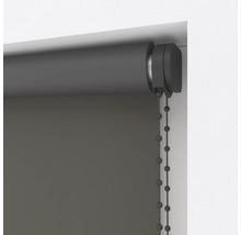 Roleta s reťazovým ovládaním na okne