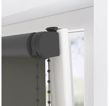 Detailný pohľad na roletu na okne