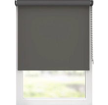 Okno s zatemňovacou roletou