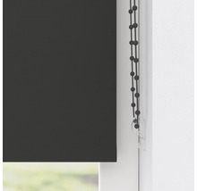 Roleta s retiazkovým ovládaním na okne