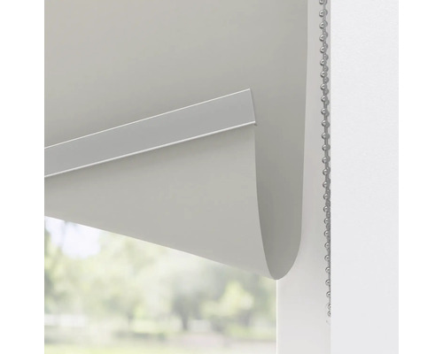 Roleta s retiazkovým ovládaním na dekoráciu okien