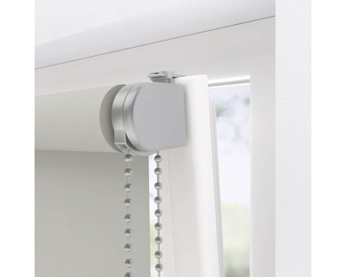 Detailný pohľad na roletu s retiazkovým ovládaním na dekoráciu okien