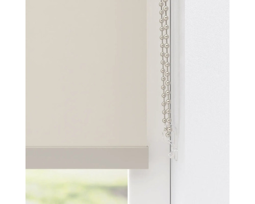Detailný záber rolety s retiazkovým ovládaním na dekoráciu okien