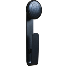 Vešiak na odevy z kombinácie dreva a kovu