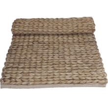 Zrolovaný koberec z prírodných vlákien