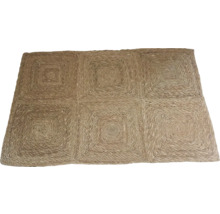 Koberec z prírodných vlákien so štvorcovým vzorom