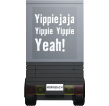 Nákladné auto Hornbach s nápisom 'Yippiejaja Yippie Yippie Yeah!'