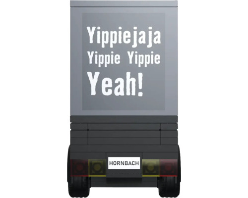 Nákladné auto Hornbach s nápisom 'Yippiejaja Yippie Yippie Yeah!'