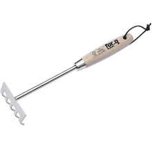 Záhradné hrable s drevenou rukoväťou a pútkom na zavesenie