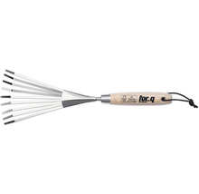 Hrabla na lístie s drevenou rukoväťou a kovovou vložkou od for.q