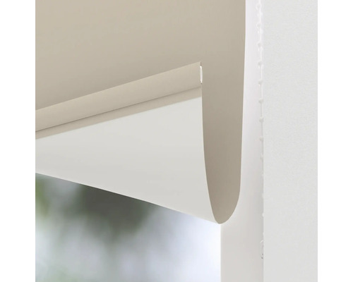 Čiastočne zrolovaná roleta