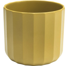 Žltý kvetináč s rebrovaným povrchom